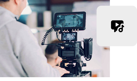 Videoproduktion mit professioneller Kamera und Monitor im Studio